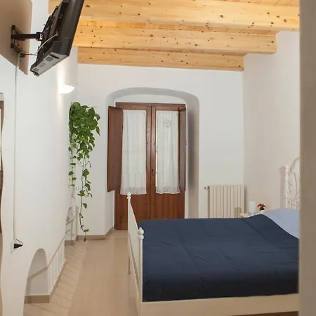 Oltre L'arco Мольфетта